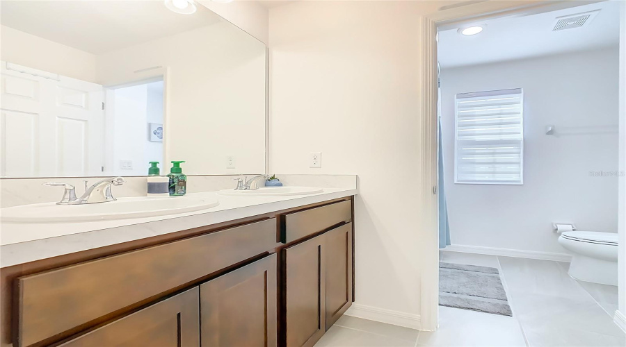 DAVENPORT, Florida 33837, 5 Bedrooms Bedrooms, ,2 BathroomsBathrooms,Residential,For Sale,SWAN SWIM,0,MFRS5136959