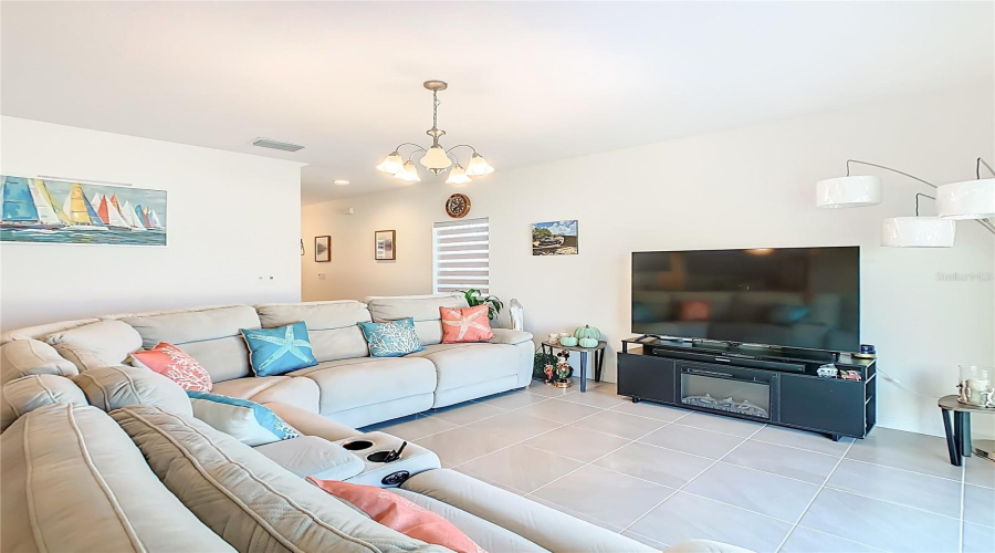 DAVENPORT, Florida 33837, 5 Bedrooms Bedrooms, ,2 BathroomsBathrooms,Residential,For Sale,SWAN SWIM,0,MFRS5136959