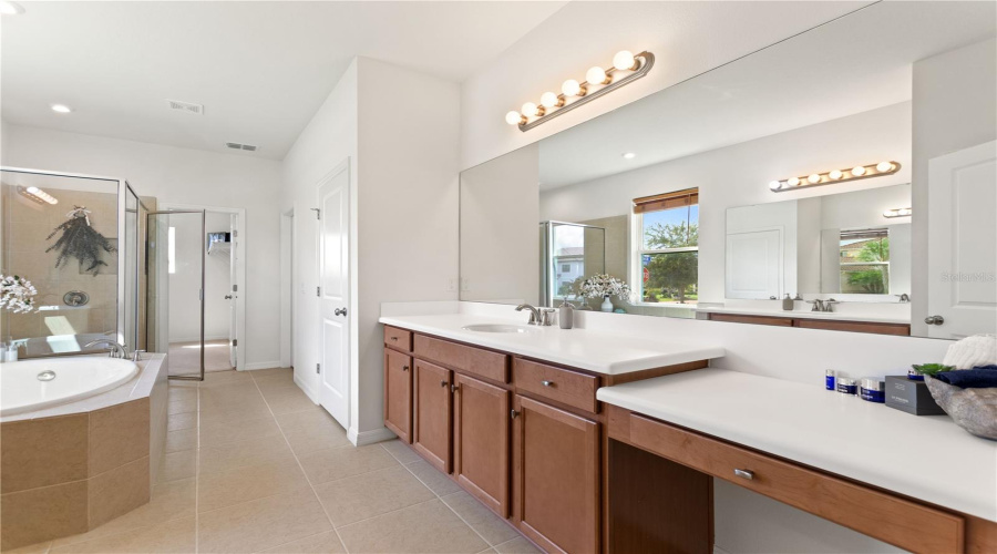 KISSIMMEE, Florida 34746, 6 Bedrooms Bedrooms, ,4 BathroomsBathrooms,Residential,For Sale,BEACON,0,MFRO6342981