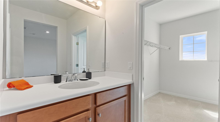 KISSIMMEE, Florida 34746, 6 Bedrooms Bedrooms, ,4 BathroomsBathrooms,Residential,For Sale,BEACON,0,MFRO6342981