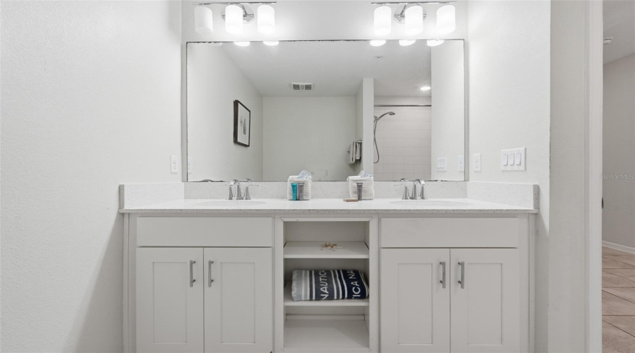 KISSIMMEE, Florida 34746, 2 Bedrooms Bedrooms, ,2 BathroomsBathrooms,Residential,For Sale,PARADOX,0,MFRS5147323