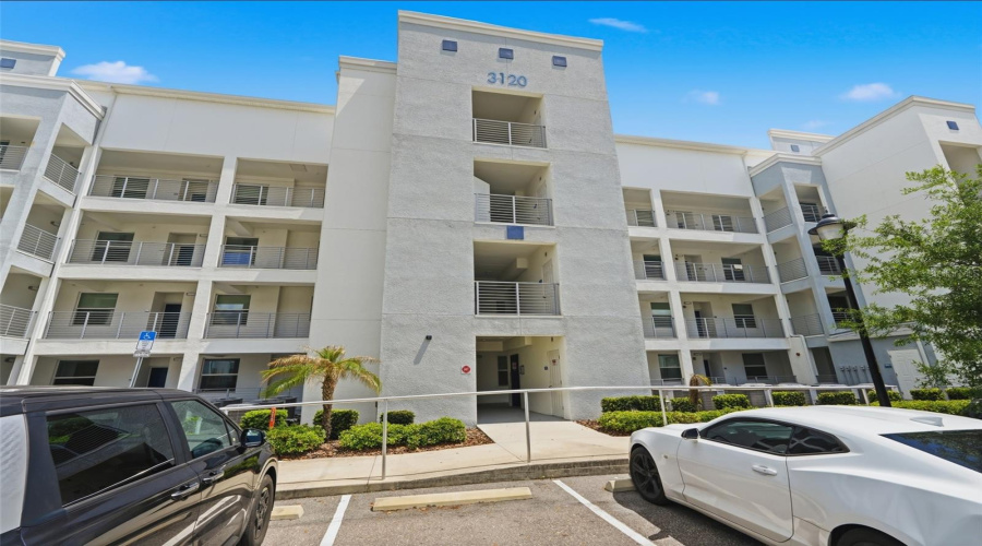 KISSIMMEE, Florida 34746, 2 Bedrooms Bedrooms, ,2 BathroomsBathrooms,Residential,For Sale,PARADOX,0,MFRS5147323