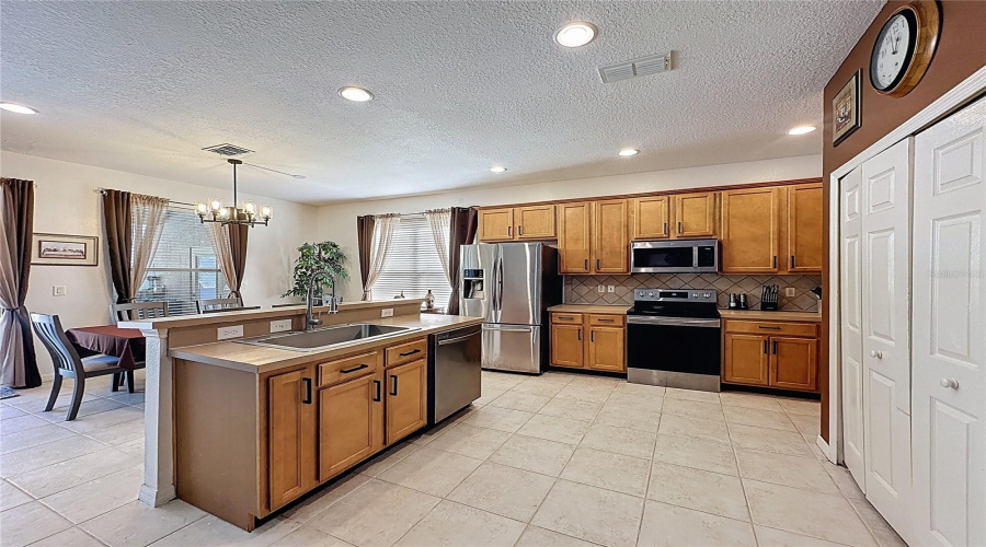 DAVENPORT, Florida 33837, 6 Bedrooms Bedrooms, ,4 BathroomsBathrooms,Residential,For Sale,ORANGE COSMOS,0,MFRS5146847