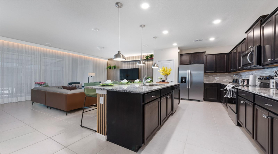 DAVENPORT, Florida 33897, 5 Bedrooms Bedrooms, ,4 BathroomsBathrooms,Residential,For Sale,LANA,0,MFRO6397142