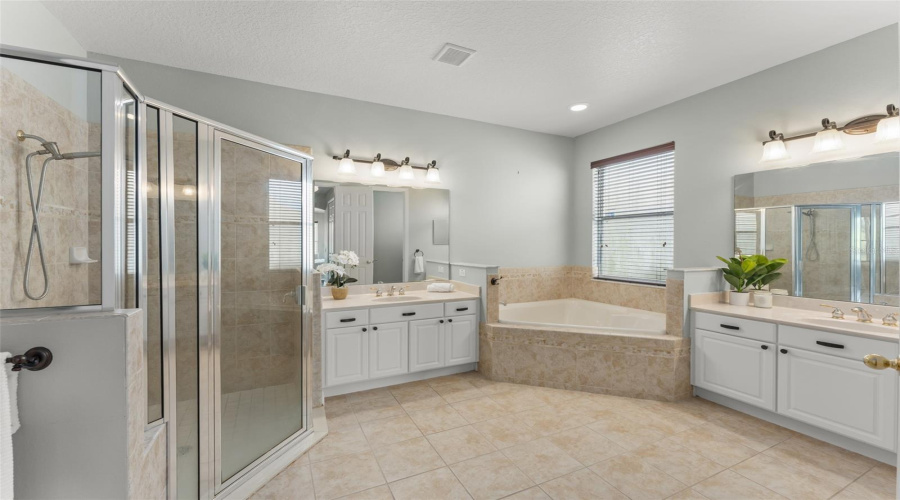 KISSIMMEE, Florida 34746, 4 Bedrooms Bedrooms, ,3 BathroomsBathrooms,Residential,For Sale,EAGLE ISLE,0,MFRO6393887