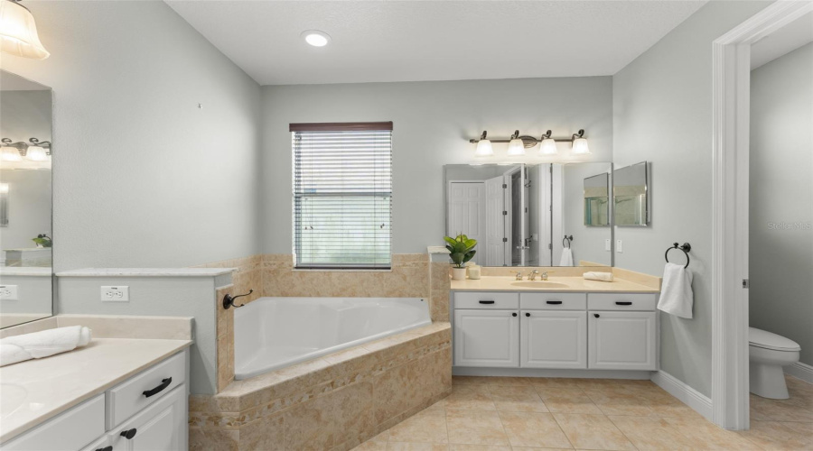 KISSIMMEE, Florida 34746, 4 Bedrooms Bedrooms, ,3 BathroomsBathrooms,Residential,For Sale,EAGLE ISLE,0,MFRO6393887