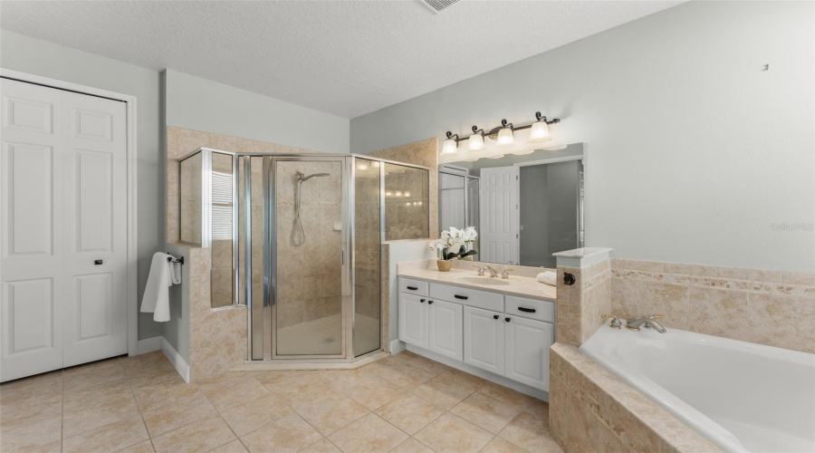 KISSIMMEE, Florida 34746, 4 Bedrooms Bedrooms, ,3 BathroomsBathrooms,Residential,For Sale,EAGLE ISLE,0,MFRO6393887