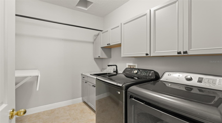 KISSIMMEE, Florida 34746, 4 Bedrooms Bedrooms, ,3 BathroomsBathrooms,Residential,For Sale,EAGLE ISLE,0,MFRO6393887