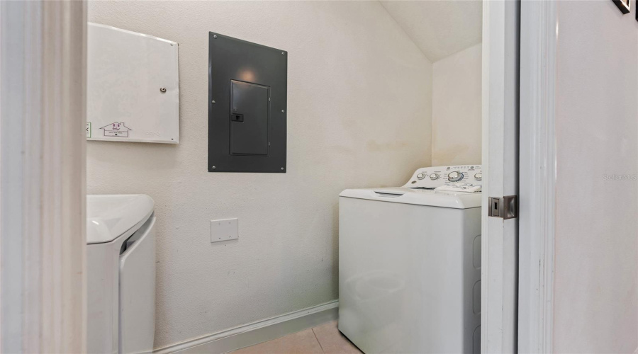 DAVENPORT, Florida 33896, 4 Bedrooms Bedrooms, ,3 BathroomsBathrooms,Residential,For Sale,CAPTIVA,0,MFRO6396814