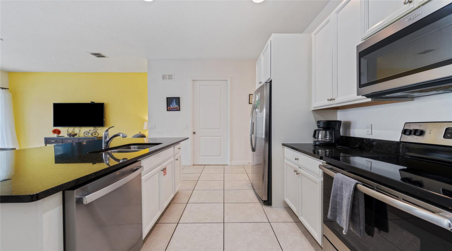 DAVENPORT, Florida 33896, 4 Bedrooms Bedrooms, ,3 BathroomsBathrooms,Residential,For Sale,CAPTIVA,0,MFRO6396814