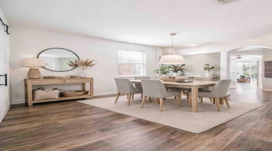 Dining room Virtual Staged