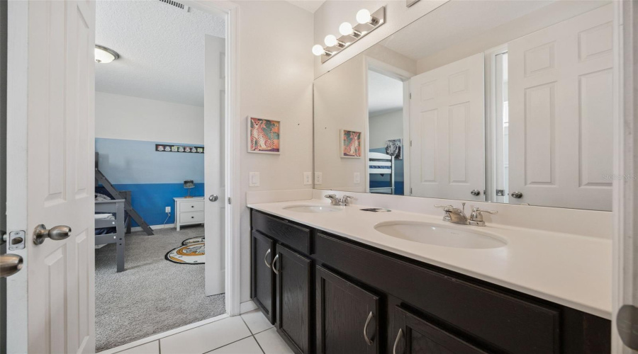 KISSIMMEE, Florida 34747, 9 Bedrooms Bedrooms, ,6 BathroomsBathrooms,Residential,For Sale,SUNSHINE RIDGE,0,MFRO6396158