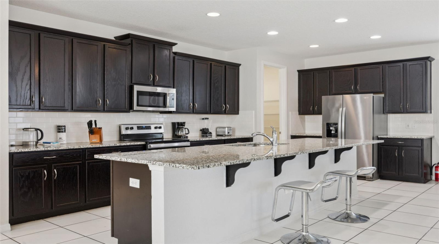 KISSIMMEE, Florida 34747, 9 Bedrooms Bedrooms, ,6 BathroomsBathrooms,Residential,For Sale,SUNSHINE RIDGE,0,MFRO6396158