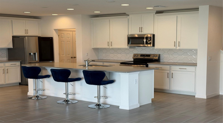 DAVENPORT, Florida 33837, 4 Bedrooms Bedrooms, ,2 BathroomsBathrooms,Residential,For Sale,NORTH,0,MFRTB8495136