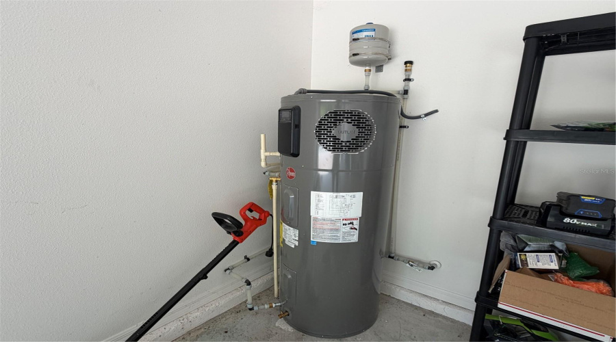 DAVENPORT, Florida 33837, 4 Bedrooms Bedrooms, ,2 BathroomsBathrooms,Residential,For Sale,NORTH,0,MFRTB8495136