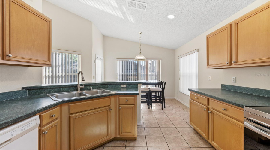 KISSIMMEE, Florida 34746, 4 Bedrooms Bedrooms, ,3 BathroomsBathrooms,Residential,For Sale,SENECA POINT,0,MFRO6395805