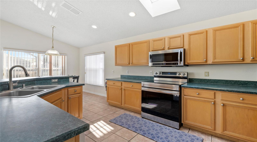 KISSIMMEE, Florida 34746, 4 Bedrooms Bedrooms, ,3 BathroomsBathrooms,Residential,For Sale,SENECA POINT,0,MFRO6395805