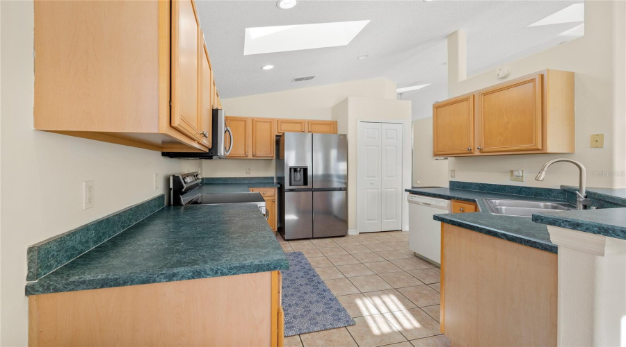 KISSIMMEE, Florida 34746, 4 Bedrooms Bedrooms, ,3 BathroomsBathrooms,Residential,For Sale,SENECA POINT,0,MFRO6395805