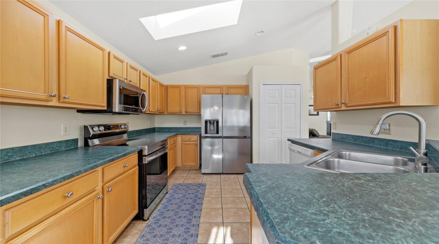 KISSIMMEE, Florida 34746, 4 Bedrooms Bedrooms, ,3 BathroomsBathrooms,Residential,For Sale,SENECA POINT,0,MFRO6395805