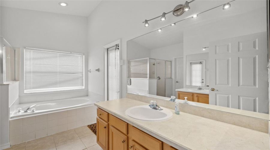 KISSIMMEE, Florida 34746, 4 Bedrooms Bedrooms, ,3 BathroomsBathrooms,Residential,For Sale,SENECA POINT,0,MFRO6395805