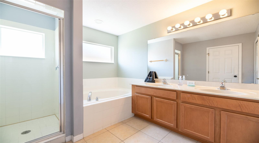 KISSIMMEE, Florida 34746, 6 Bedrooms Bedrooms, ,5 BathroomsBathrooms,Residential,For Sale,LAS FUENTES,0,MFRO6397248