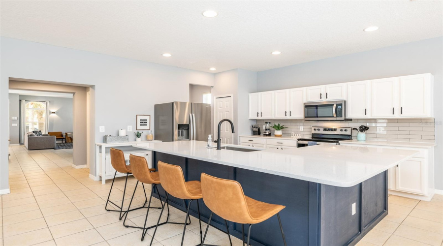 KISSIMMEE, Florida 34746, 6 Bedrooms Bedrooms, ,5 BathroomsBathrooms,Residential,For Sale,LAS FUENTES,0,MFRO6397248