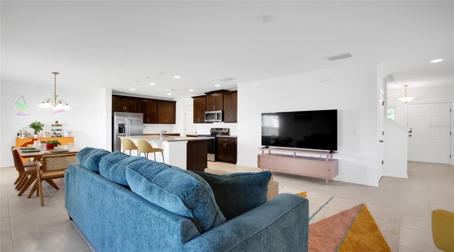 DAVENPORT, Florida 33837, 4 Bedrooms Bedrooms, ,2 BathroomsBathrooms,Residential,For Sale,SWAN SWIM,0,MFRTB8494970