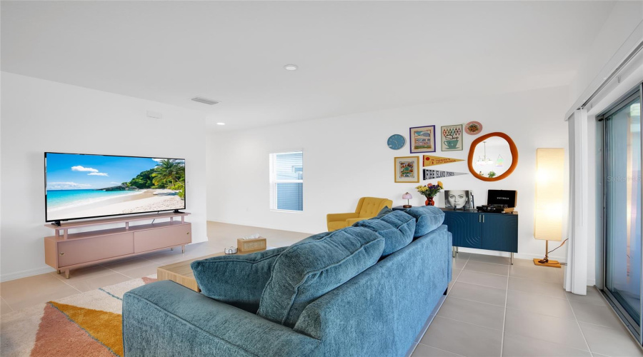 DAVENPORT, Florida 33837, 4 Bedrooms Bedrooms, ,2 BathroomsBathrooms,Residential,For Sale,SWAN SWIM,0,MFRTB8494970