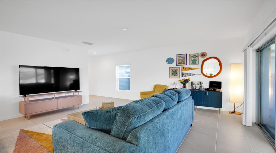 DAVENPORT, Florida 33837, 4 Bedrooms Bedrooms, ,2 BathroomsBathrooms,Residential,For Sale,SWAN SWIM,0,MFRTB8494970