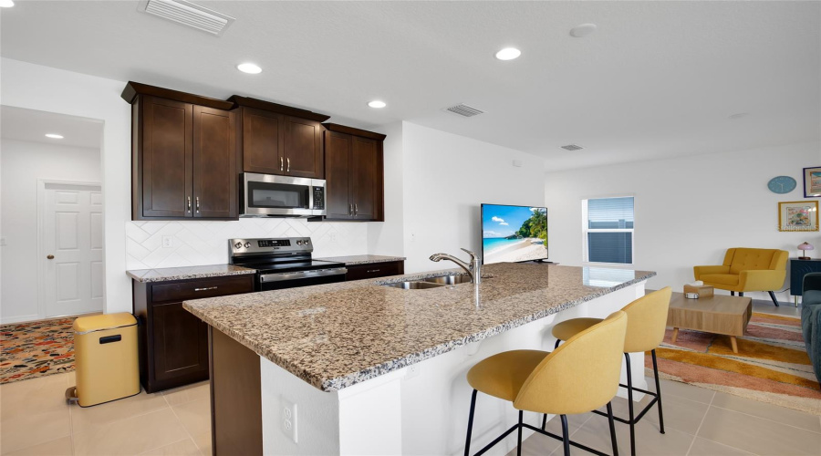 DAVENPORT, Florida 33837, 4 Bedrooms Bedrooms, ,2 BathroomsBathrooms,Residential,For Sale,SWAN SWIM,0,MFRTB8494970