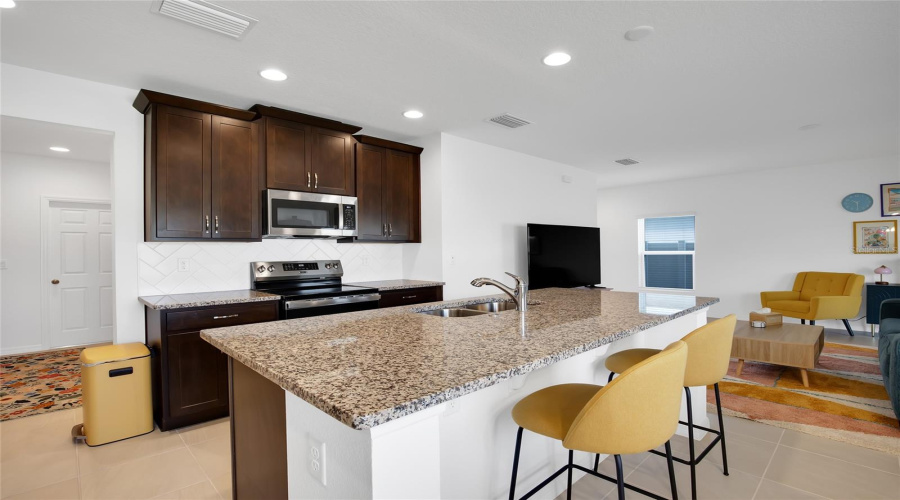 DAVENPORT, Florida 33837, 4 Bedrooms Bedrooms, ,2 BathroomsBathrooms,Residential,For Sale,SWAN SWIM,0,MFRTB8494970