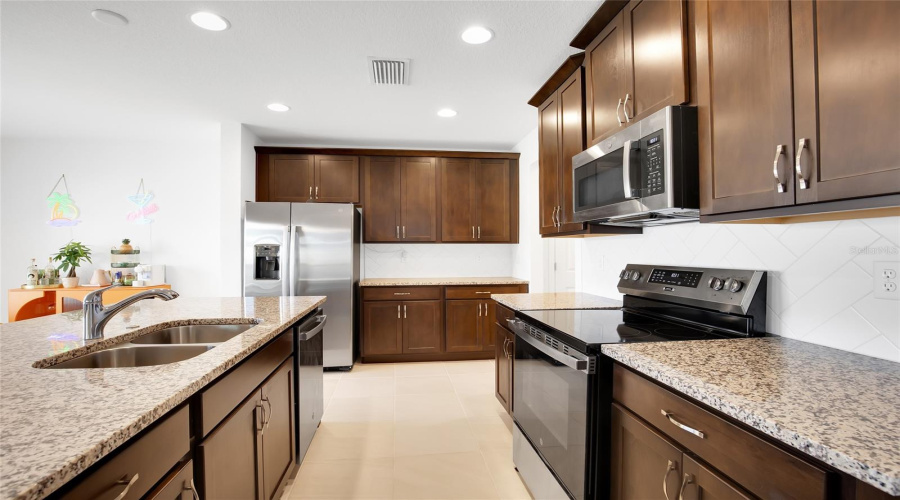 DAVENPORT, Florida 33837, 4 Bedrooms Bedrooms, ,2 BathroomsBathrooms,Residential,For Sale,SWAN SWIM,0,MFRTB8494970