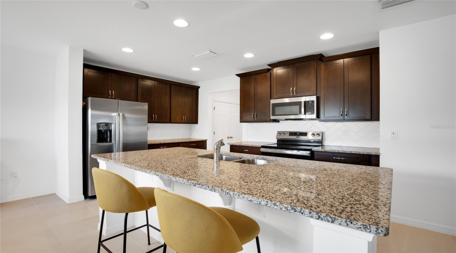 DAVENPORT, Florida 33837, 4 Bedrooms Bedrooms, ,2 BathroomsBathrooms,Residential,For Sale,SWAN SWIM,0,MFRTB8494970