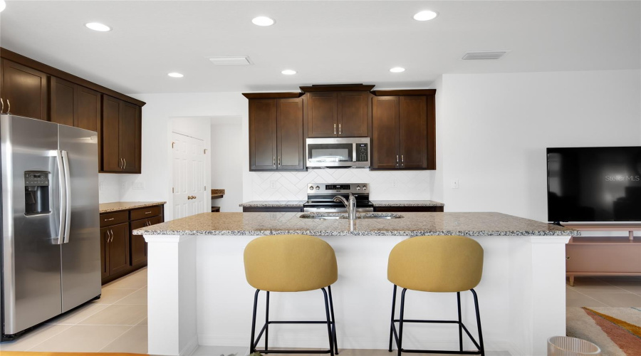 DAVENPORT, Florida 33837, 4 Bedrooms Bedrooms, ,2 BathroomsBathrooms,Residential,For Sale,SWAN SWIM,0,MFRTB8494970