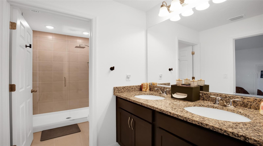 DAVENPORT, Florida 33837, 4 Bedrooms Bedrooms, ,2 BathroomsBathrooms,Residential,For Sale,SWAN SWIM,0,MFRTB8494970