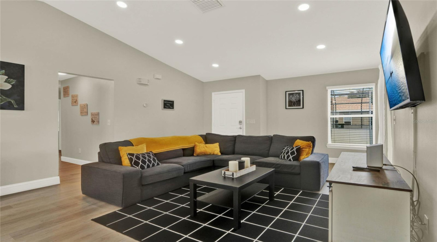 DAVENPORT, Florida 33896, 3 Bedrooms Bedrooms, ,3 BathroomsBathrooms,Residential,For Sale,RIDGEMONT,0,MFRO6396836