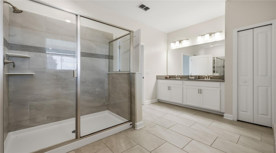 DAVENPORT, Florida 33896, 8 Bedrooms Bedrooms, ,5 BathroomsBathrooms,Residential,For Sale,OCEAN COURSE,0,MFRS5147137