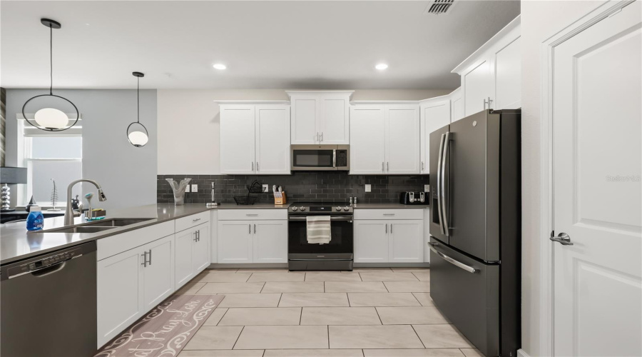 DAVENPORT, Florida 33896, 8 Bedrooms Bedrooms, ,5 BathroomsBathrooms,Residential,For Sale,OCEAN COURSE,0,MFRS5147137