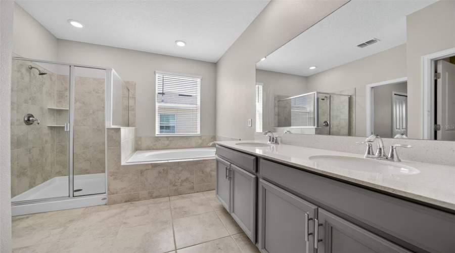 DAVENPORT, Florida 33896, 3 Bedrooms Bedrooms, ,2 BathroomsBathrooms,Residential,For Sale,DROP,0,MFRS5147338