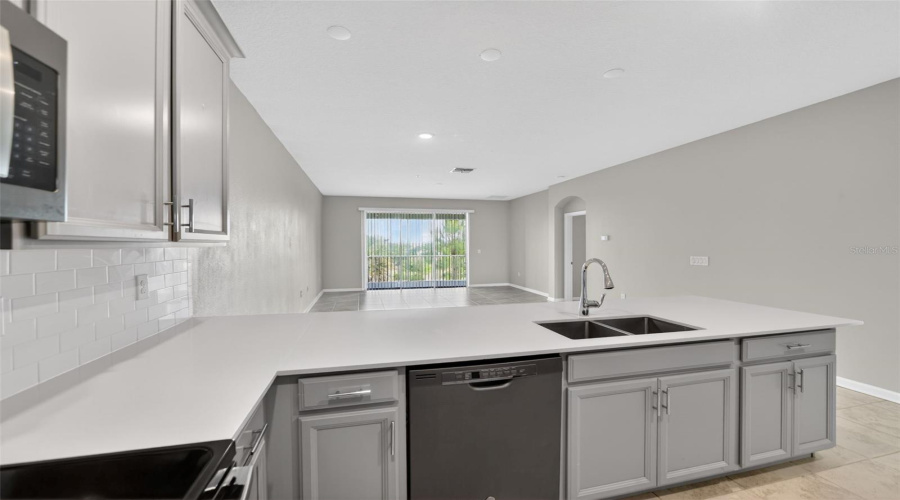 DAVENPORT, Florida 33896, 3 Bedrooms Bedrooms, ,2 BathroomsBathrooms,Residential,For Sale,DROP,0,MFRS5147338