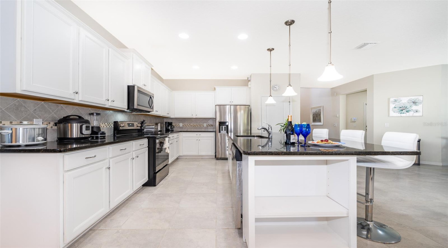 KISSIMMEE, Florida 34747, 8 Bedrooms Bedrooms, ,6 BathroomsBathrooms,Residential,For Sale,LIMA,0,MFRS5147226