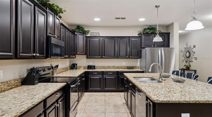 KISSIMMEE, Florida 34747, 6 Bedrooms Bedrooms, ,5 BathroomsBathrooms,Residential,For Sale,CUBAN PALM,0,MFRS5147422