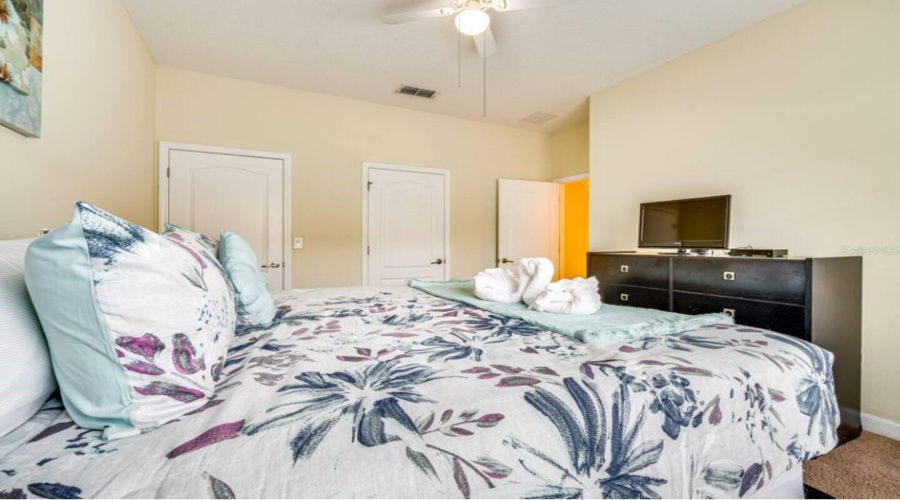 KISSIMMEE, Florida 34747, 4 Bedrooms Bedrooms, ,3 BathroomsBathrooms,Residential,For Sale,CALIFORNIA PALM,0,MFRO6397345