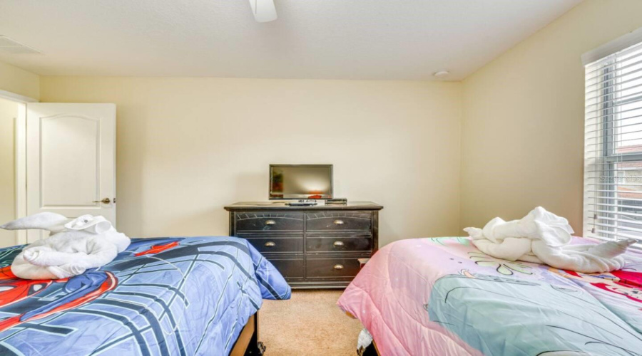 KISSIMMEE, Florida 34747, 4 Bedrooms Bedrooms, ,3 BathroomsBathrooms,Residential,For Sale,CALIFORNIA PALM,0,MFRO6397345