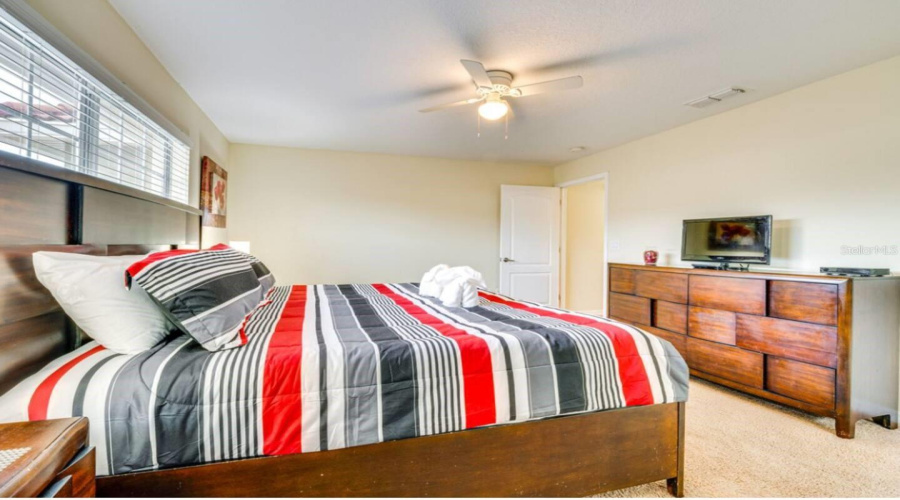 KISSIMMEE, Florida 34747, 4 Bedrooms Bedrooms, ,3 BathroomsBathrooms,Residential,For Sale,CALIFORNIA PALM,0,MFRO6397345