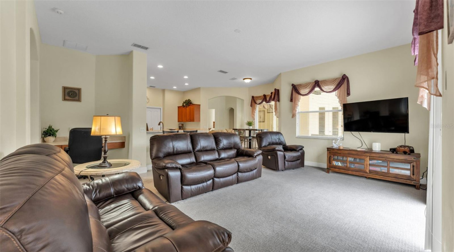 DAVENPORT, Florida 33897, 5 Bedrooms Bedrooms, ,3 BathroomsBathrooms,Residential,For Sale,BARBERA,0,MFRL4959727