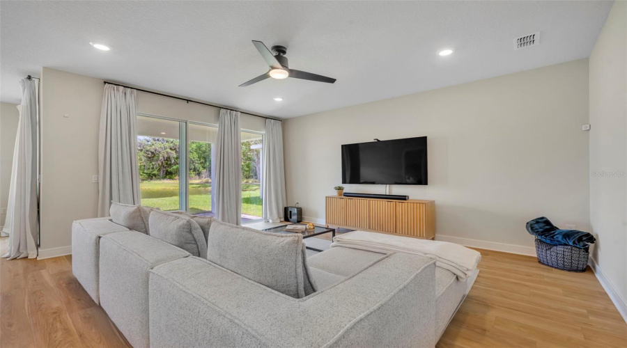 KISSIMMEE, Florida 34746, 3 Bedrooms Bedrooms, ,2 BathroomsBathrooms,Residential,For Sale,ROYAL POINT,0,MFRO6397580