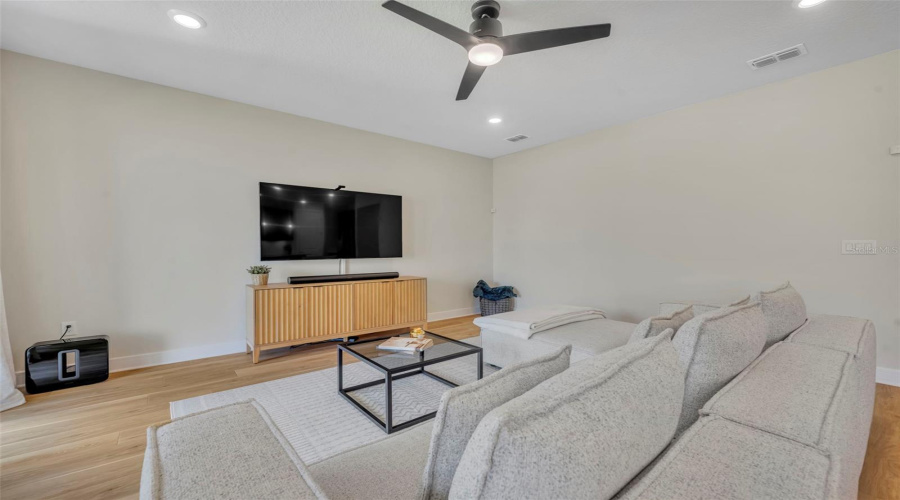 KISSIMMEE, Florida 34746, 3 Bedrooms Bedrooms, ,2 BathroomsBathrooms,Residential,For Sale,ROYAL POINT,0,MFRO6397580