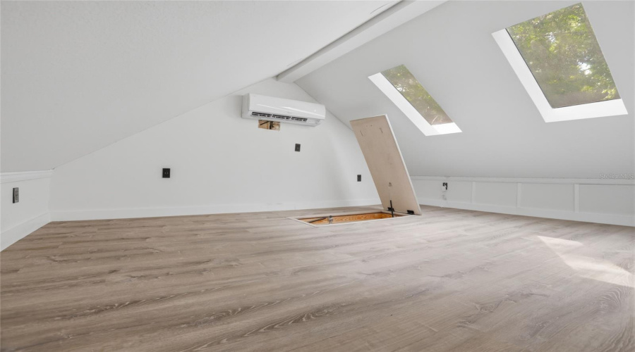 KISSIMMEE, Florida 34747, 3 Bedrooms Bedrooms, ,2 BathroomsBathrooms,Residential,For Sale,BANKS ROSE,0,MFRO6394655