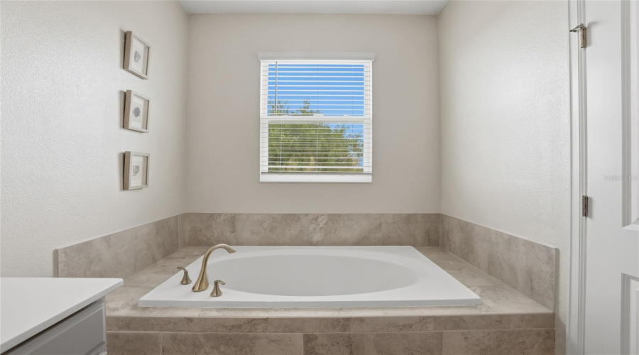 DAVENPORT, Florida 33837, 3 Bedrooms Bedrooms, ,2 BathroomsBathrooms,Residential,For Sale,CAMDEN,0,MFRO6397159